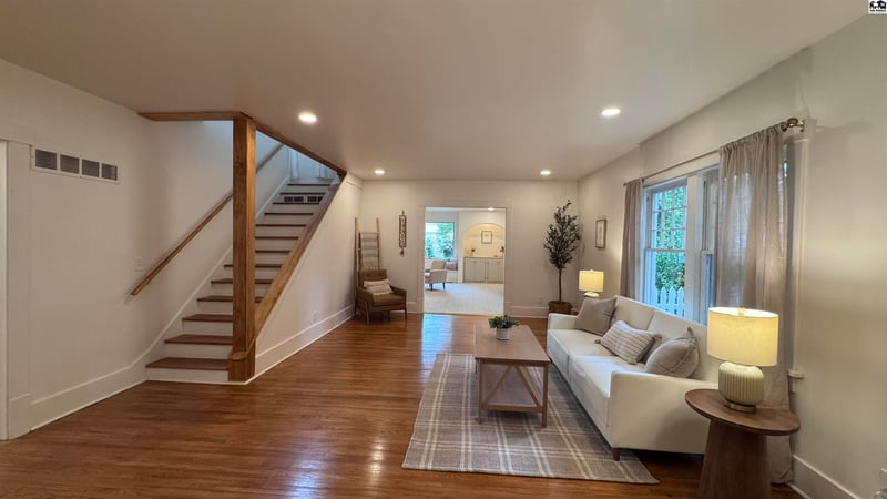 312 Crescent Blvd, Hutchinson, KS 67502
