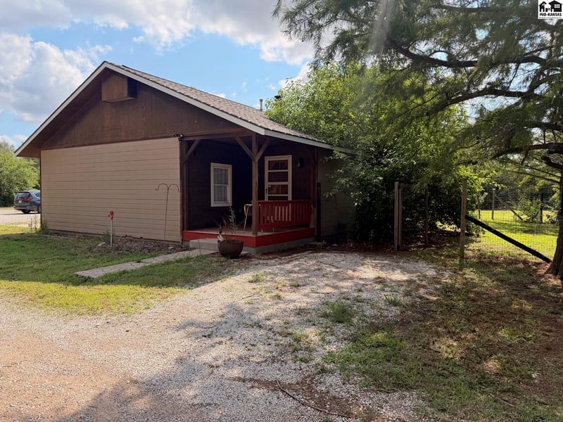 3709 11th Ave, Hutchinson, KS 67501