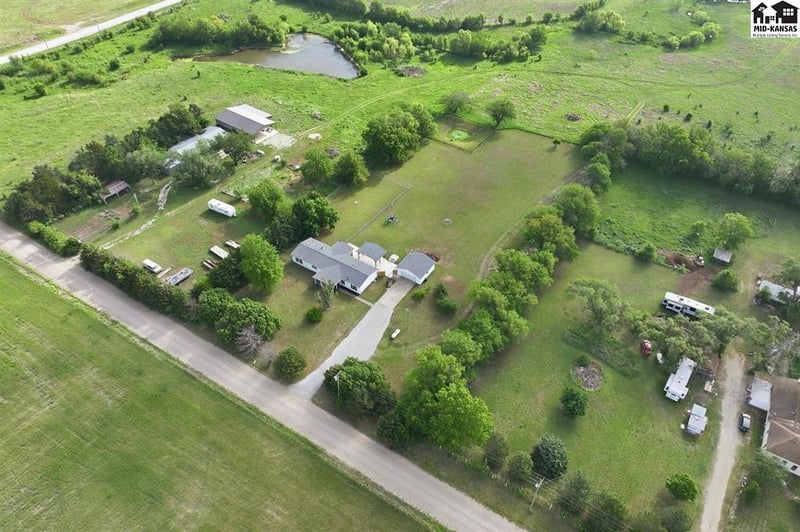 488 N Hydraulic Rd, Belle Plaine, KS 67013