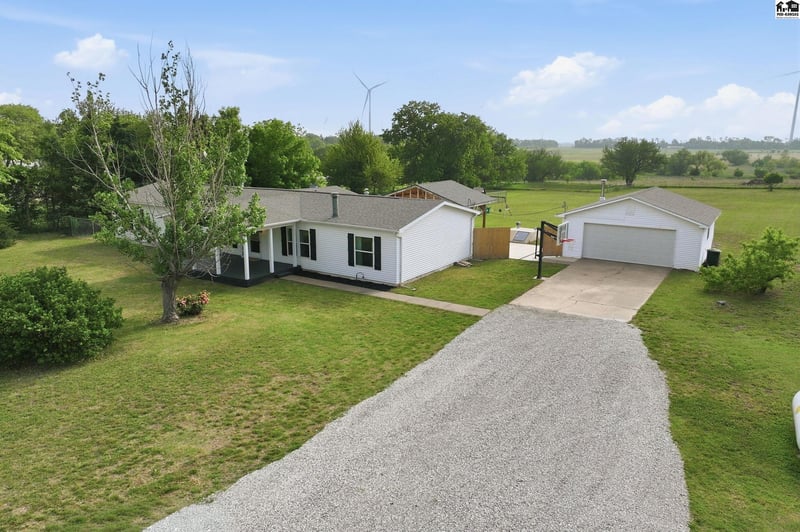 488 N Hydraulic Rd, Belle Plaine, KS 67013