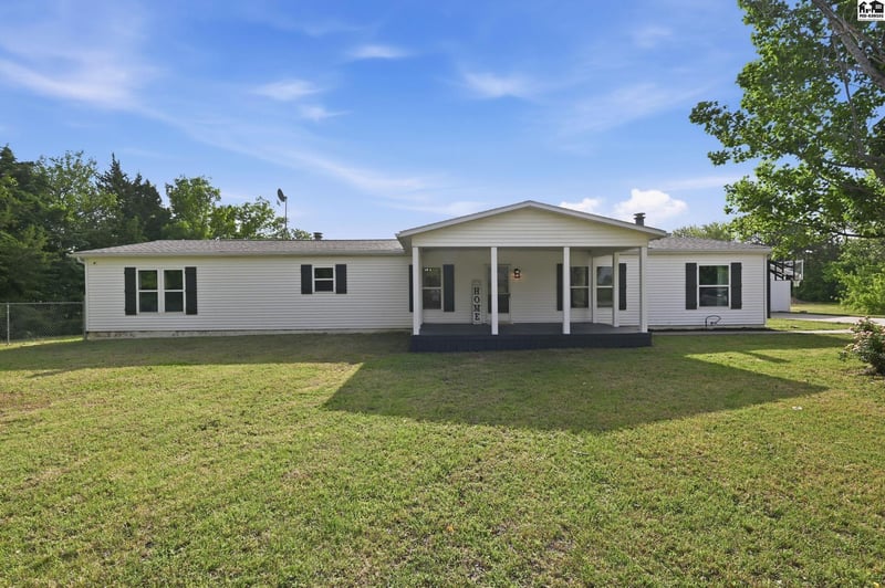 488 N Hydraulic Rd, Belle Plaine, KS 67013