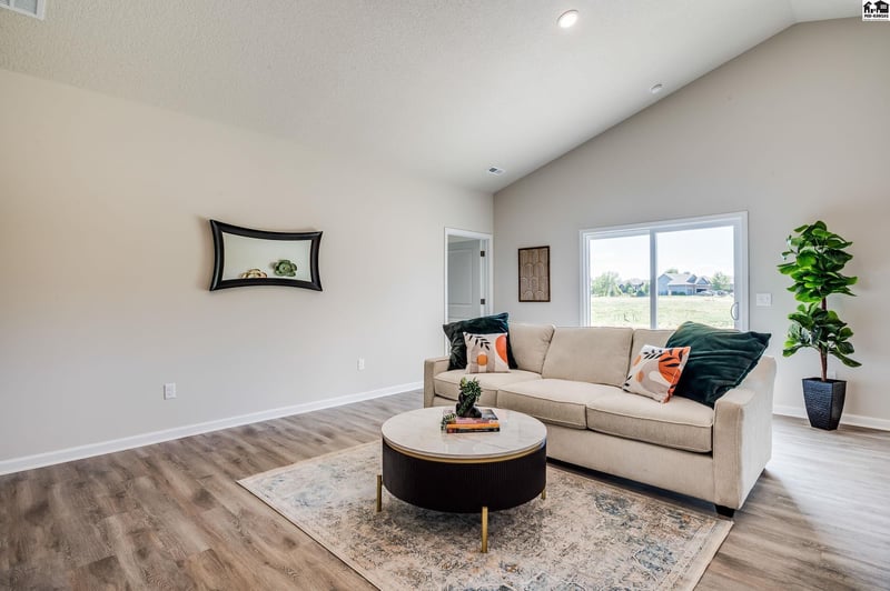1037 Clubhouse Dr, Mcpherson, KS 67460