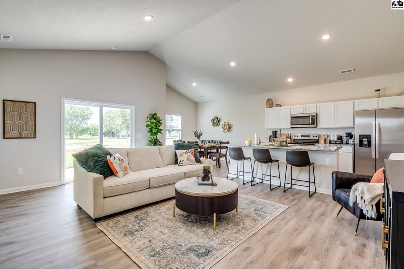 1037 Clubhouse Dr, Mcpherson, KS 67460