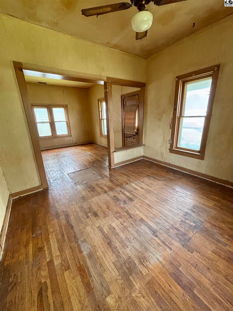 209 Oak St, Mcpherson, KS 67460