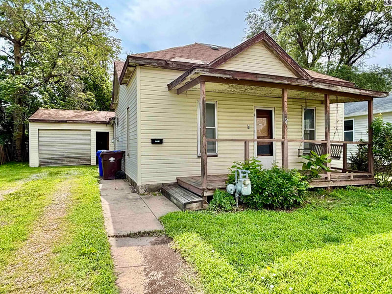 209 Oak St, Mcpherson, KS 67460