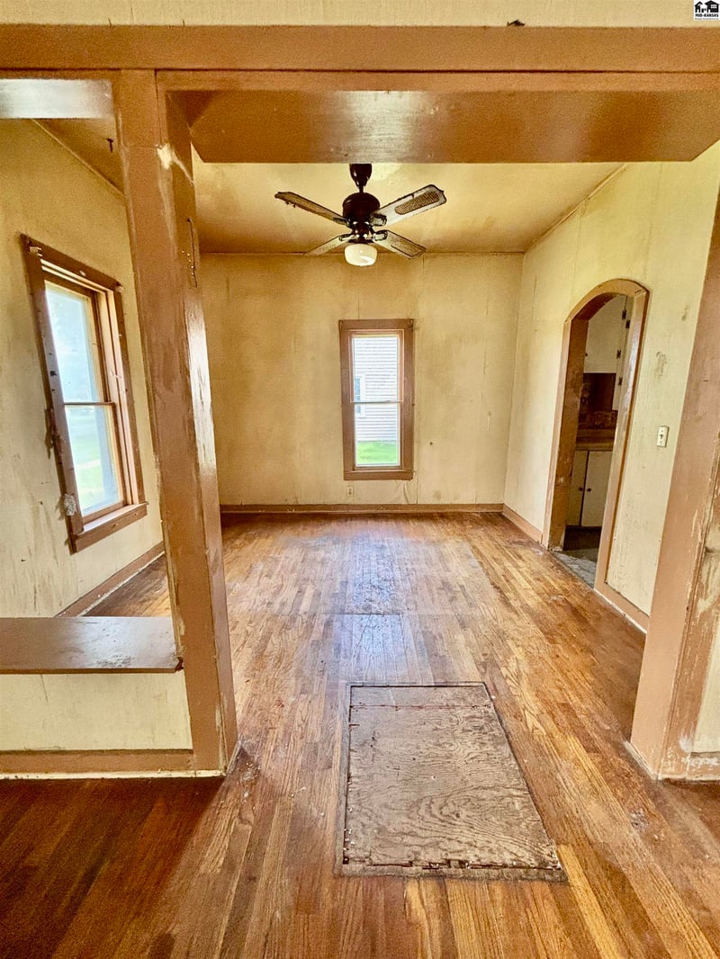 209 Oak St, Mcpherson, KS 67460