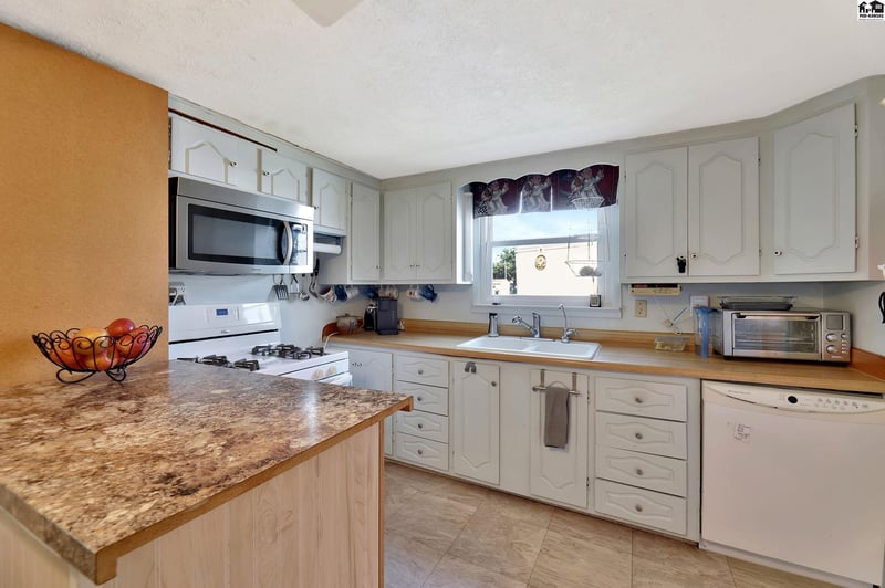 124 Collingwood St, Pretty Prairie, KS 67570