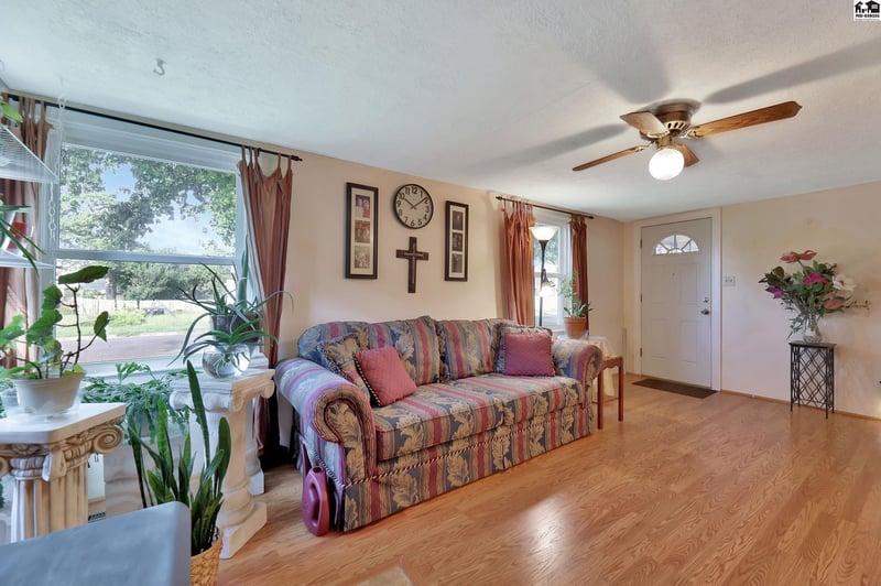 124 Collingwood St, Pretty Prairie, KS 67570