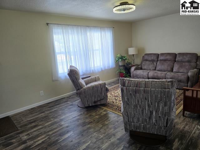 1910 James St, Hutchinson, KS 67502