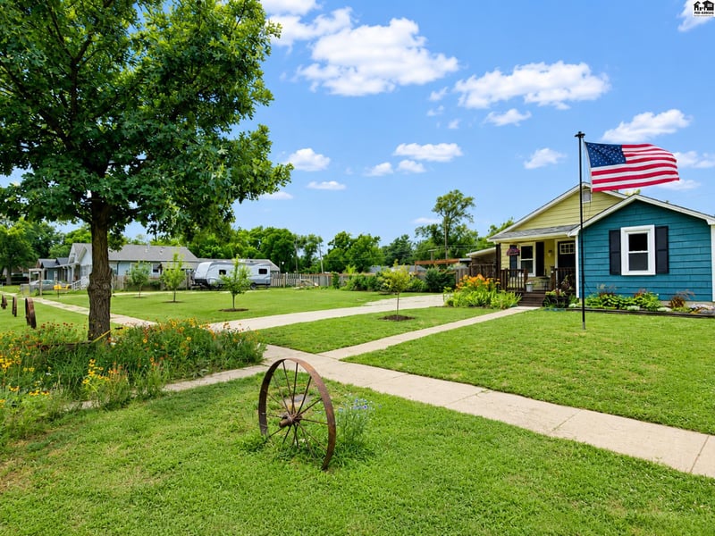 617 Star St, Hutchinson, KS 67501