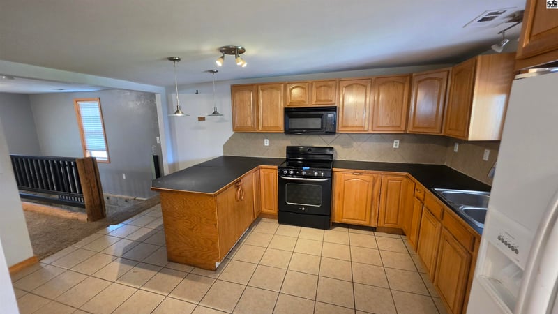 607 S Main St, Mcpherson, KS 67460