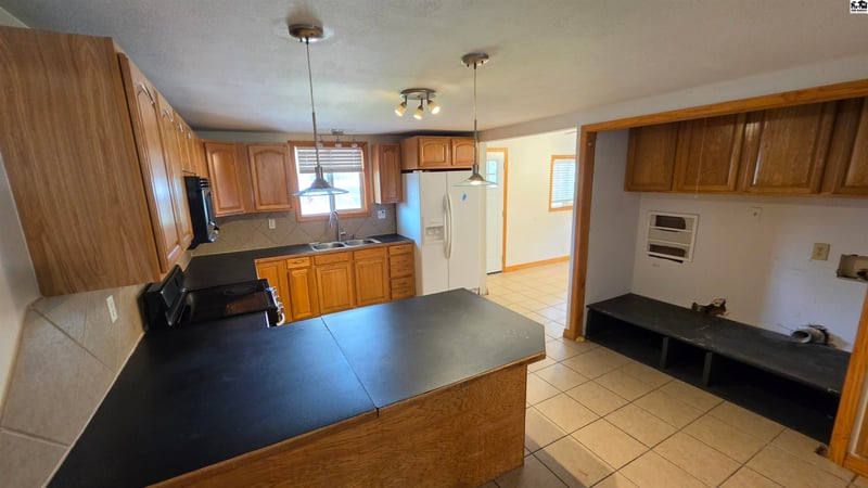 607 S Main St, Mcpherson, KS 67460