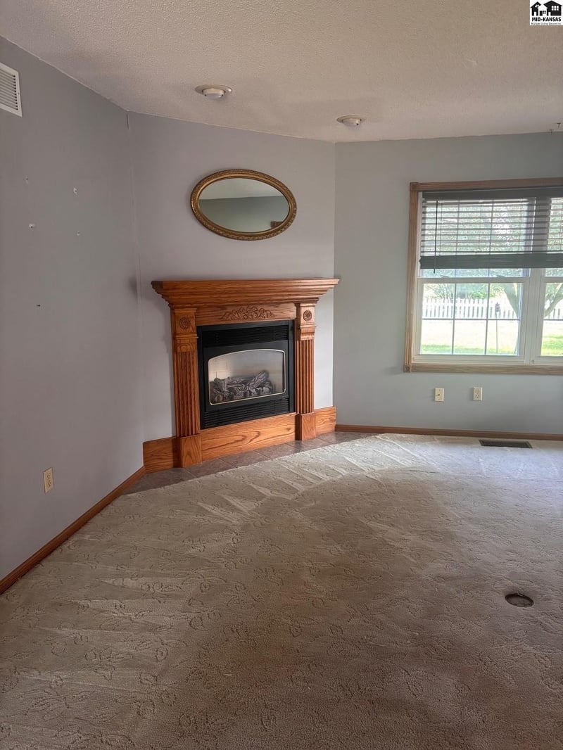 303 Wollmann St, Moundridge, KS 67107