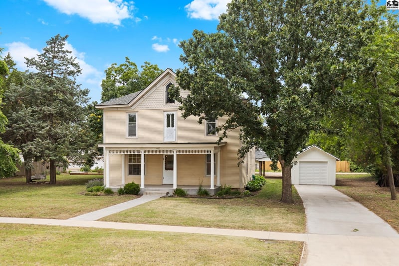407 Nickerson St, Nickerson, KS 67561