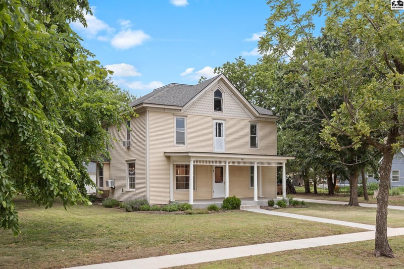 407 Nickerson St, Nickerson, KS 67561
