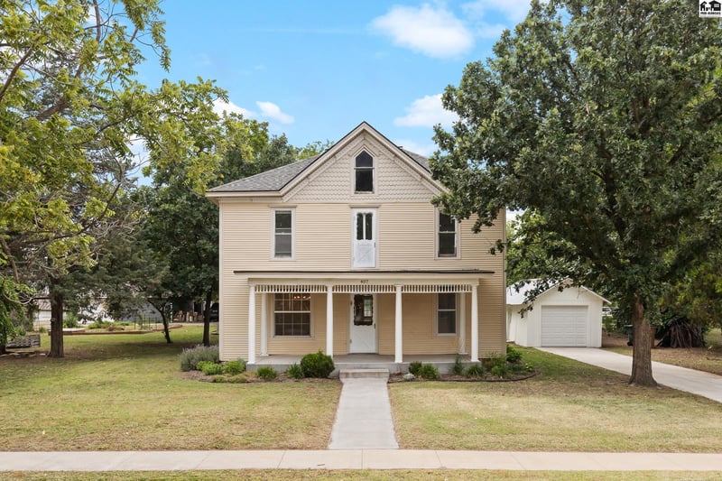 407 Nickerson St, Nickerson, KS 67561