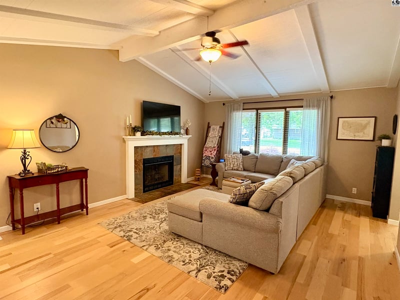 610 Idlewild Dr, Hutchinson, KS 67502