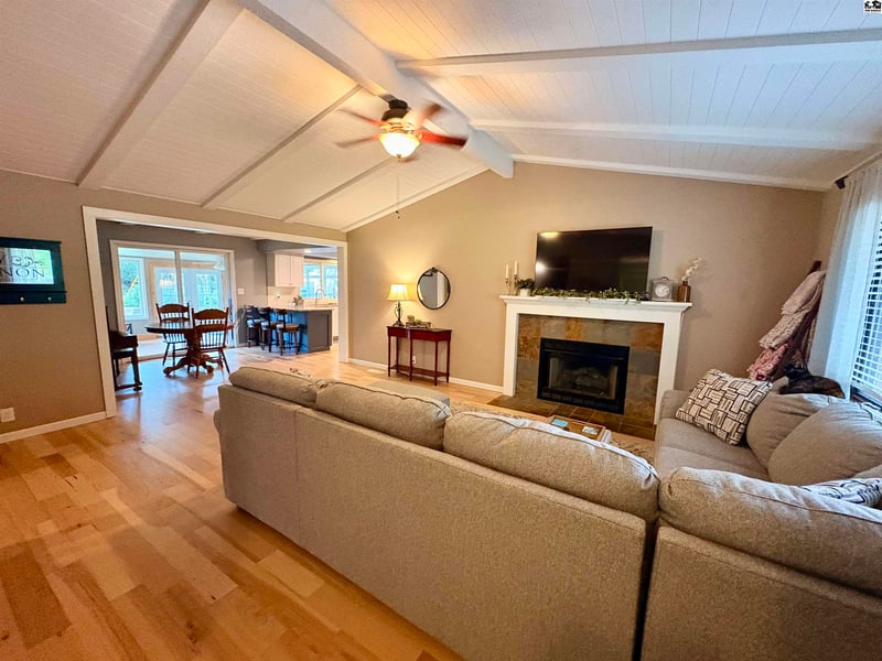 610 Idlewild Dr, Hutchinson, KS 67502