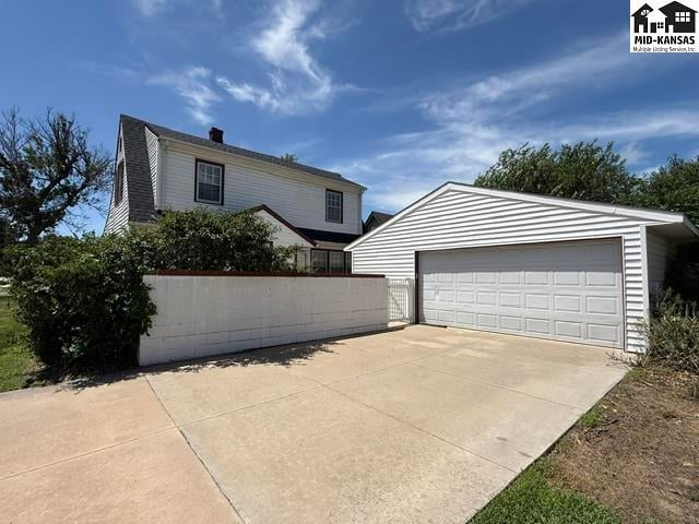 2201 Main St, Hutchinson, KS 67502-9227