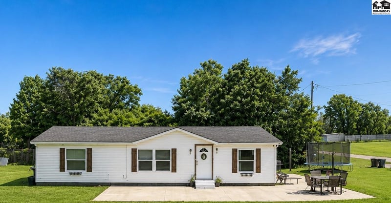 807 N Sill St, Nickerson, KS 67561-6757