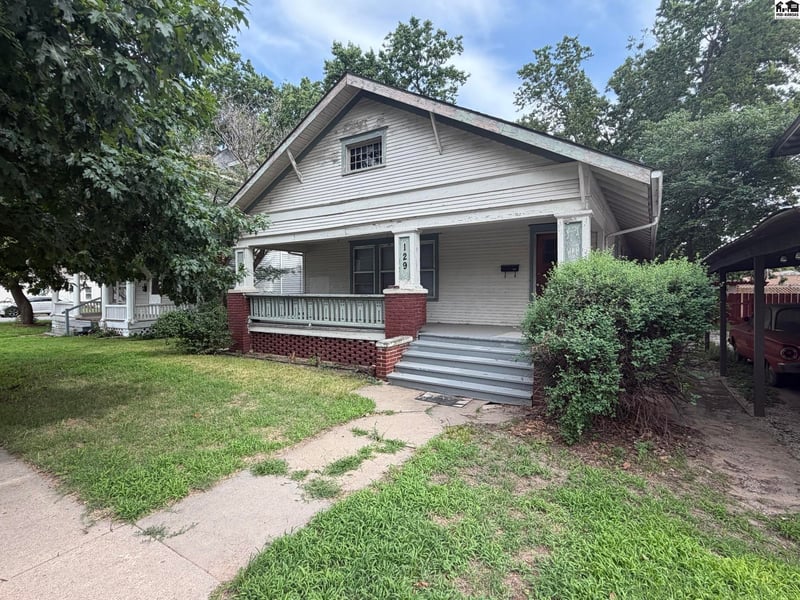 129 11th Ave, Hutchinson, KS 67501