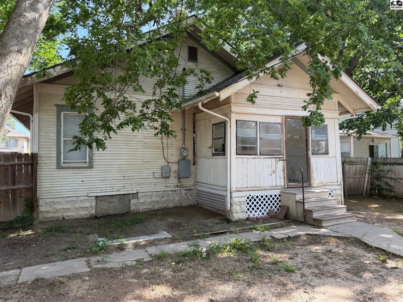 129 11th Ave, Hutchinson, KS 67501
