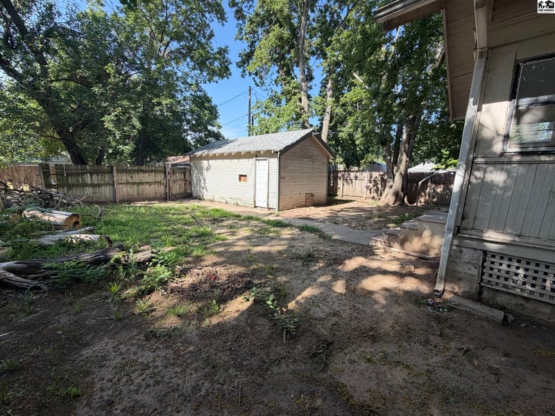 129 11th Ave, Hutchinson, KS 67501