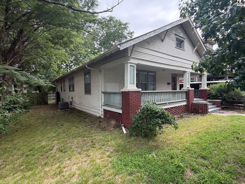 129 11th Ave, Hutchinson, KS 67501