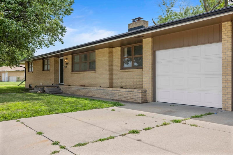 1601 N Cleveland St, Hutchinson, KS 67501