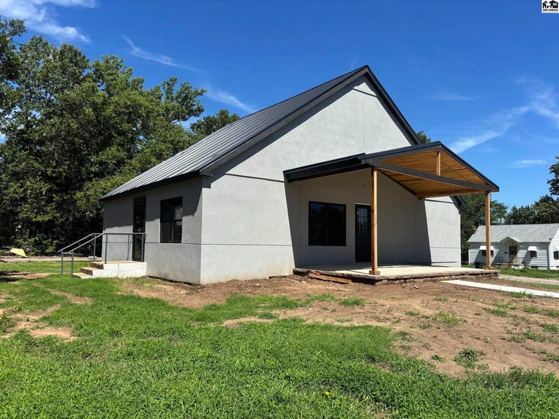 219 Pine St, Pratt, KS 67124