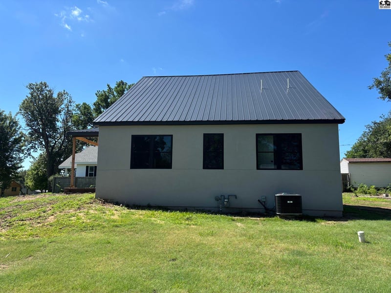 219 Pine St, Pratt, KS 67124
