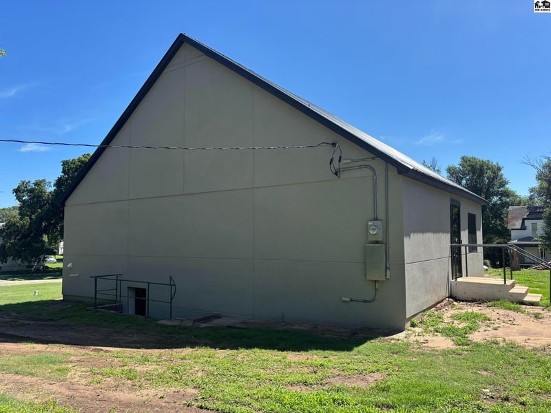 219 Pine St, Pratt, KS 67124