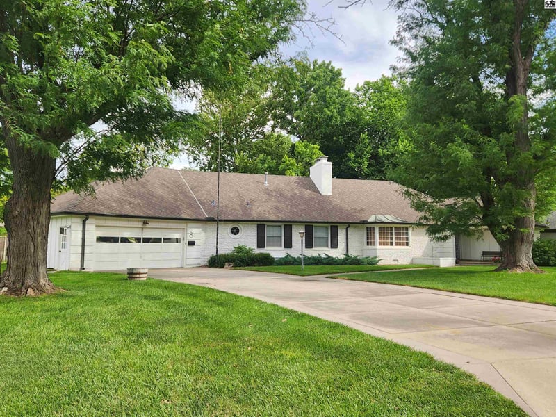 8 Downing Rd, Hutchinson, KS 67502