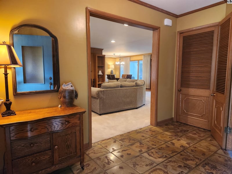 8 Downing Rd, Hutchinson, KS 67502