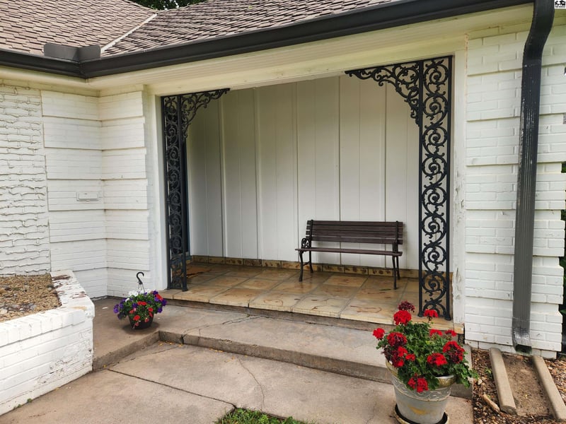 8 Downing Rd, Hutchinson, KS 67502