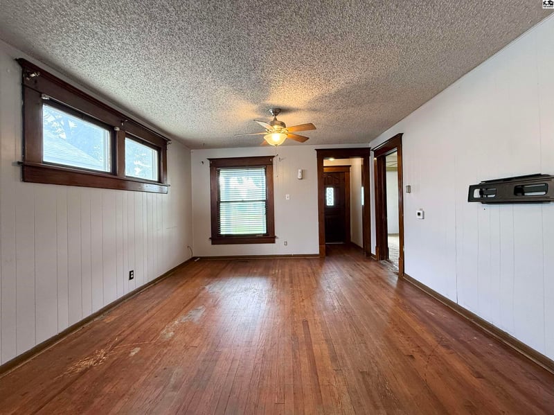 434 Sherman Ave, Hutchinson, KS 67501