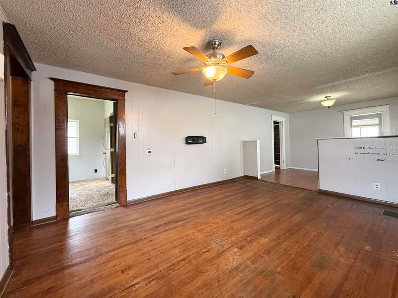 434 Sherman Ave, Hutchinson, KS 67501