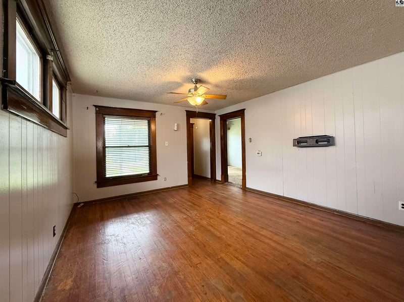 434 Sherman Ave, Hutchinson, KS 67501