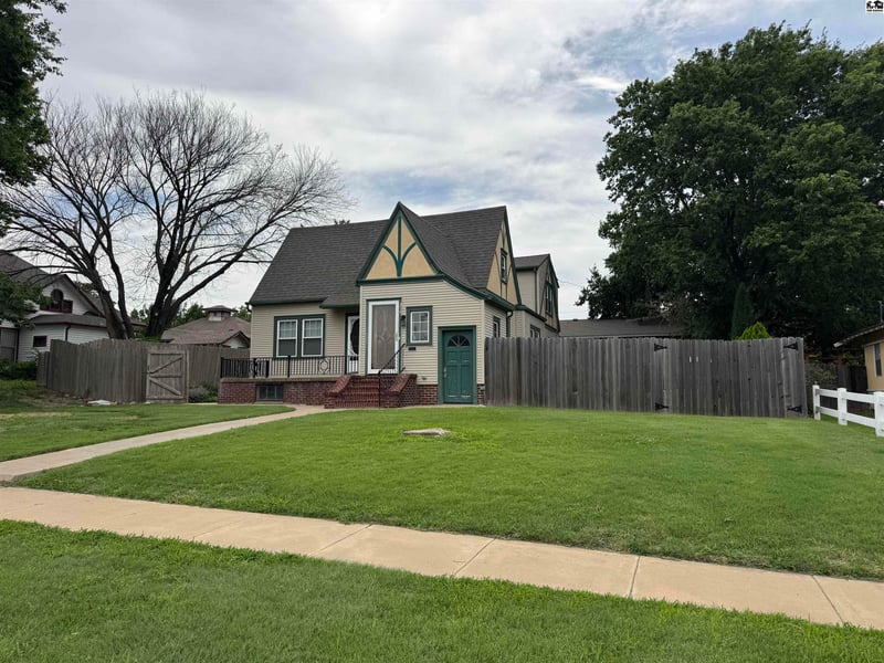315 S Taylor St, Pratt, KS 67124