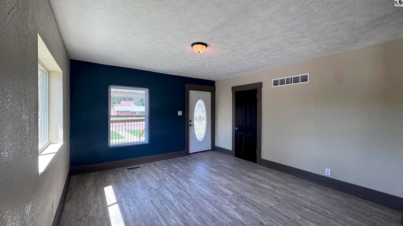 1001 Avenue A, Hutchinson, KS 67501-7456