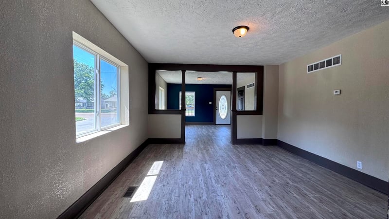 1001 Avenue A, Hutchinson, KS 67501-7456