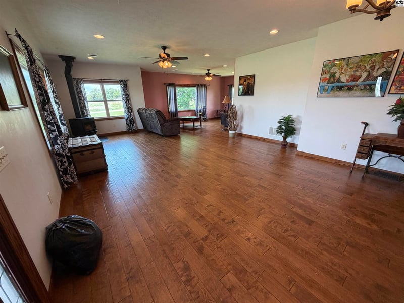 815 310th St, Durham, KS 67438