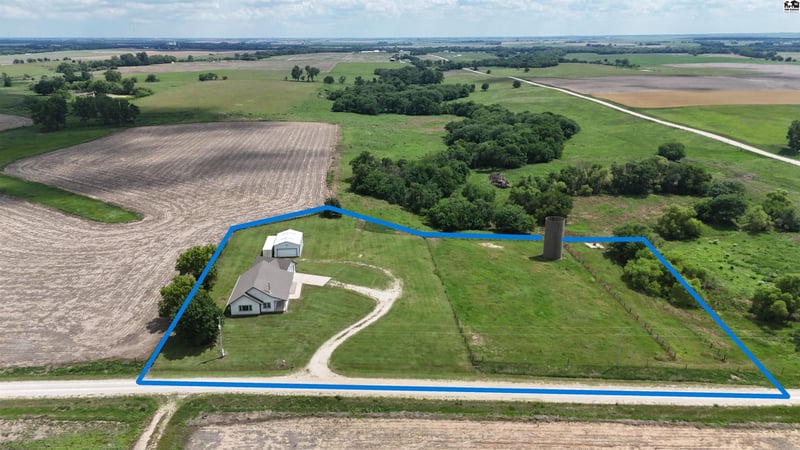 815 310th St, Durham, KS 67438