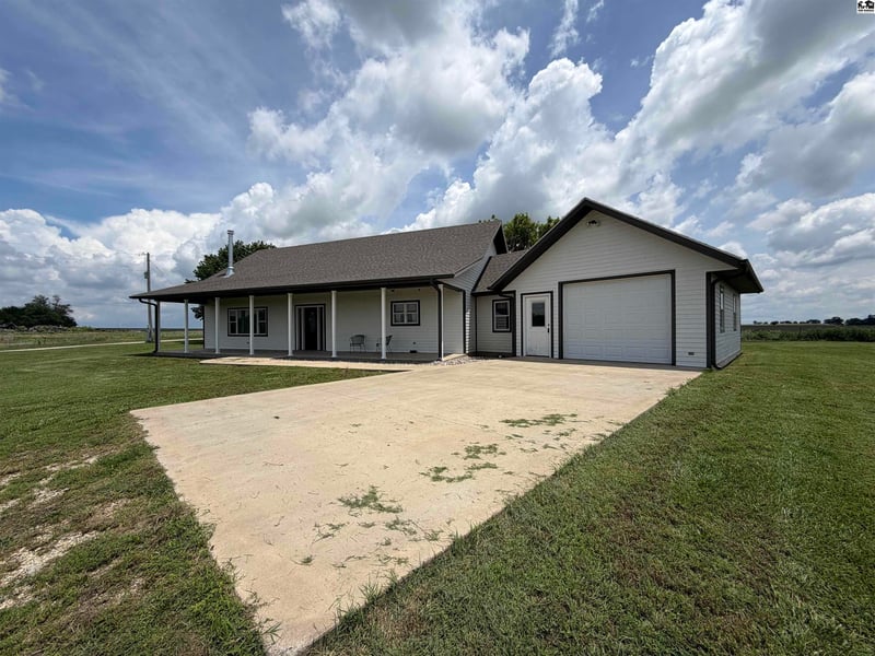 815 310th St, Durham, KS 67438