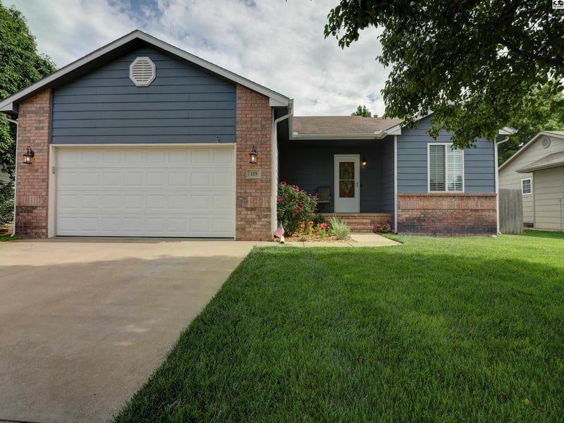 113 Brookview Ct, Hutchinson, KS 67501