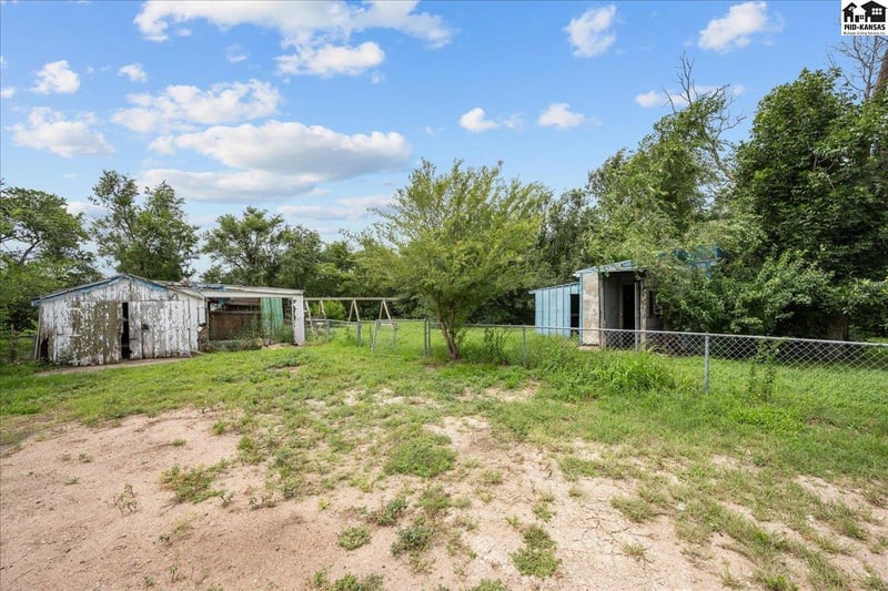 2627 2nd Ave, Hutchinson, KS 67501