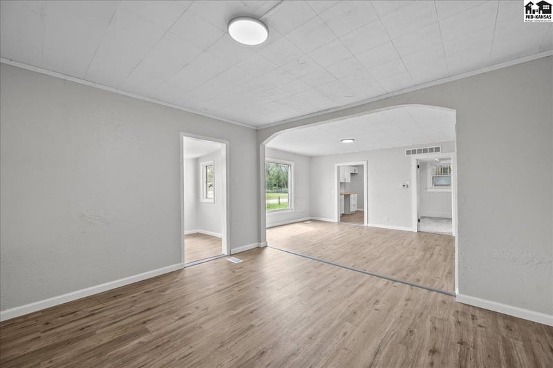 2627 2nd Ave, Hutchinson, KS 67501