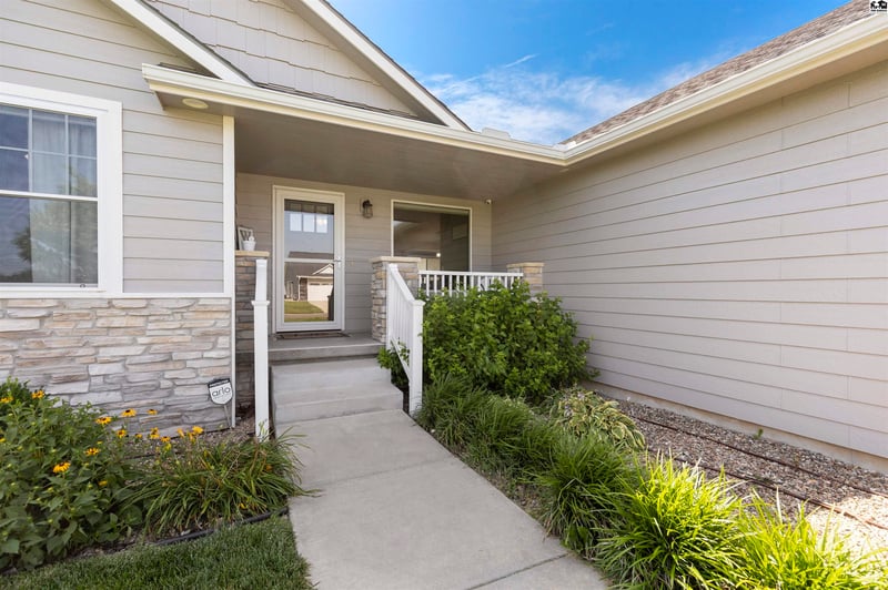 504 Prairie Park Ln, Buhler, KS 67522