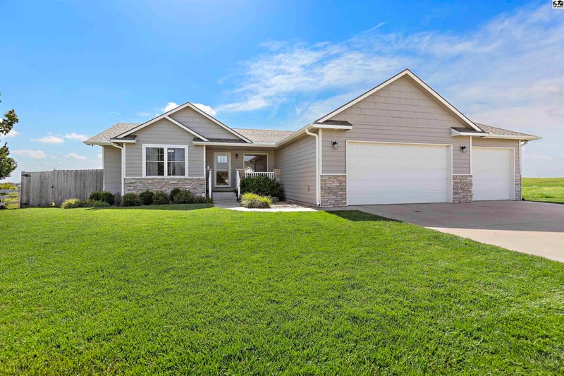 504 Prairie Park Ln, Buhler, KS 67522