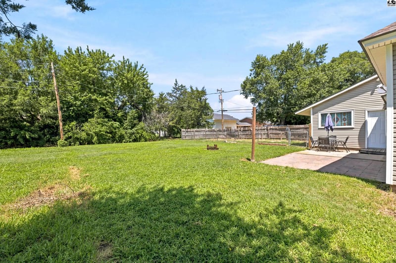 121 Plum St, Pretty Prairie, KS 67570